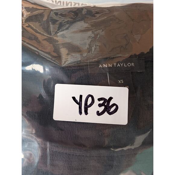 Ann Taylor Black Chiffon Crepe Pearl Button Cuff Mutton Sleeve Classic Blouse XS - Picture 8 of 8